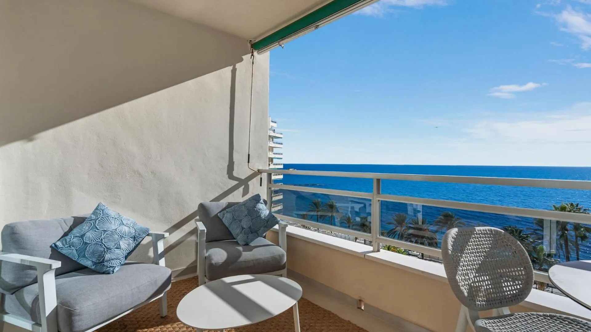 Beach Front Apartment With Pool Marbella