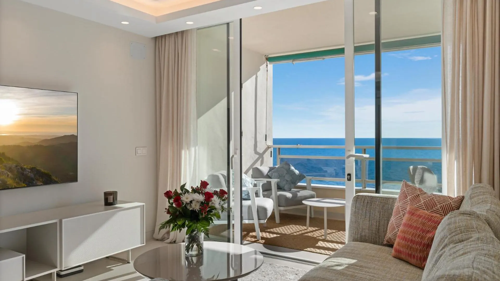 Beach Front Apartment With Pool Marbella