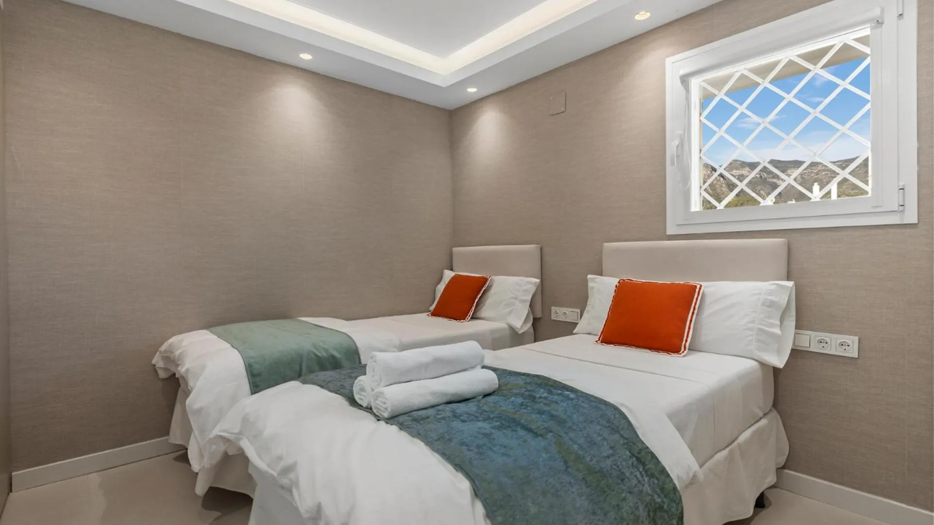 Beach Front Apartment With Pool Marbella Spain